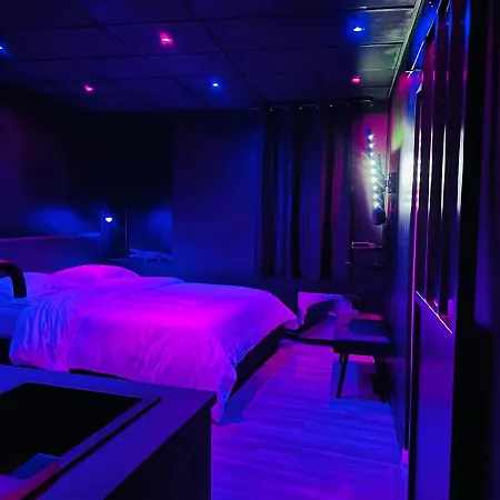 Love Room Suite Dirty Diana-2